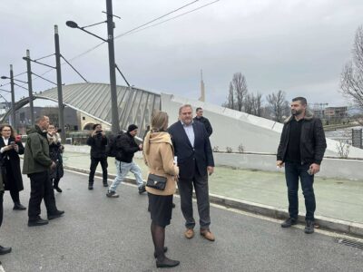 Raportuesi për Kosovën në PE viziton edhe Urën mbi Ibër