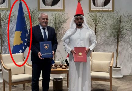 Skandal: Flamuri i Kosovës mbrapsht në takimin e Sveçlës në Emiratet e Bashkuara Arabe