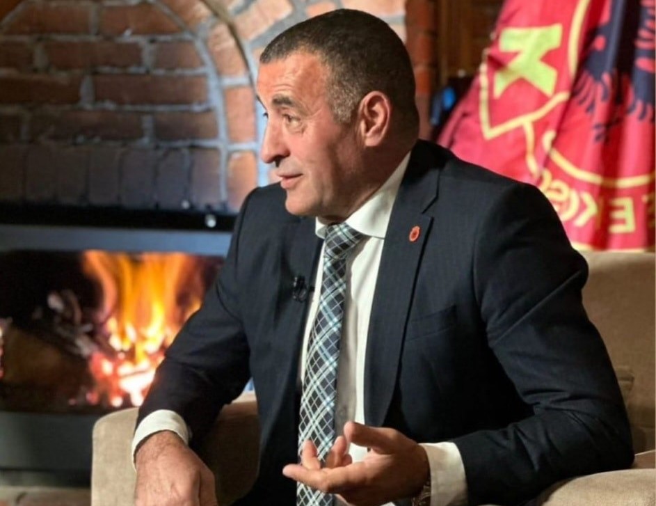 Brahimaj i AAK së  Të gjithë njëzëri i themi jo bashkëpunimit me LVV në