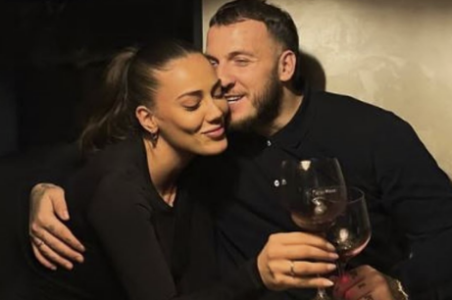 Mozzik dhe Lotina në momentet e tyre më të ëmbla, ndajnë pamje duke u përqafuar në pishinë