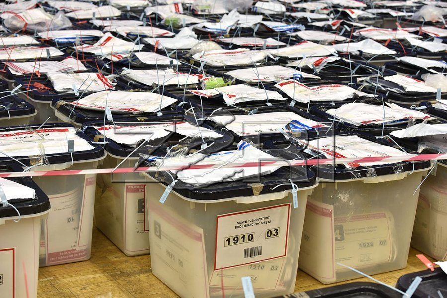 Votimi jashtë Kosovës  KQZ aprovon mbi 14 mijë aplikime   refuzohen rreth 3 mijë e 500