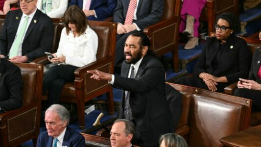 Kongresmeni amerikan i ngrit zërin Trumpit gjatë fjalimit, sigurimi e nxjerrë jashtë