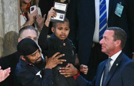 Gjest human: 13-vjeçari emërohet nga Trump si “Agjent Nderi” pasi i mbijetoi tumorit në tru