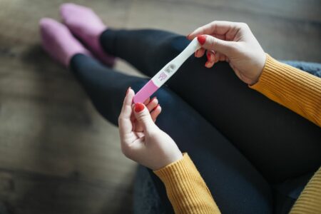 A mund të mbeteni shtatzënë gjatë menstruacioneve