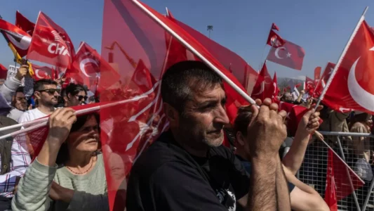 Arrestimi i Ekrem Imamoglusë, protestat turke përhapen dhe në rrugët e Berlinit