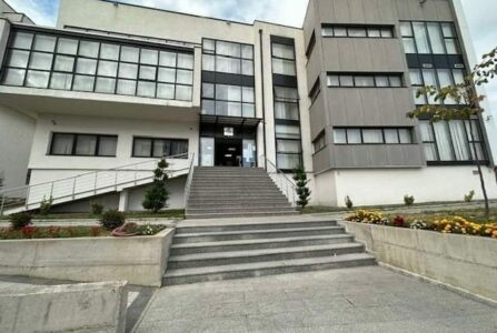 “5 mijë euro ose ia dërgoj burrit provat”, aktakuzë ndaj dy personave në Gjakovë pasi shantazhuan një grua