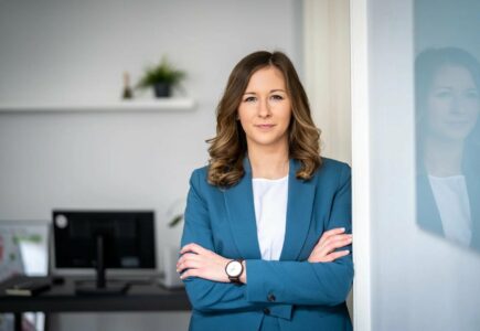 Ministrja austriake përmend Kosovën: Zgjerimi duhet të jetë top-prioritet i BE