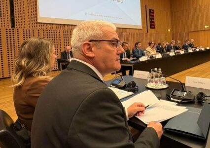 Sveçla: Sulmi terrorist në Banjskë vazhdon të mbetet një çështje e pazgjidhur, dorasit e krimit ende të arratisur