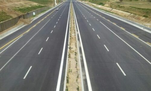 Cila është mënyra më ekonomike për të vozitur në autostradë?