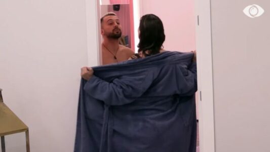 Në debat e sipër, Rozana i zhvishet para syve Gjestit: A po don me më këqyrë? Hajde