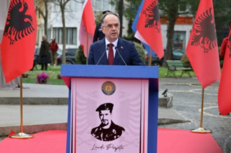 Presidenti i Shqipërisë përkujton dëshmorin e UÇK-së, Indrit Cara, inaugurohet monumenti në nder të heroit nga Kavaja