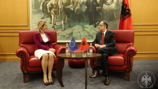 Kallas takon Begajn, flasin mbi ecurinë e Shqipërisë në negociatat e anëtarësimit në BE