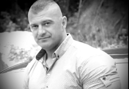 “I shërbeve atdheut si në luftë ashtu edhe në liri”- Reagon djali i policit që dyshohet se u vetëvra sot