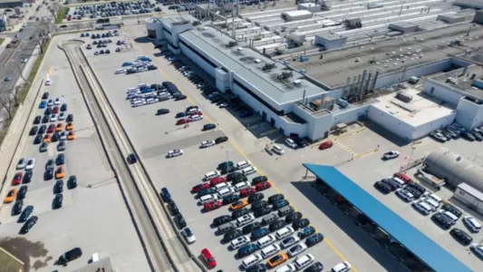 Prodhuesit e makinave veprojnë me shpejtësi mbi tarifën 25%