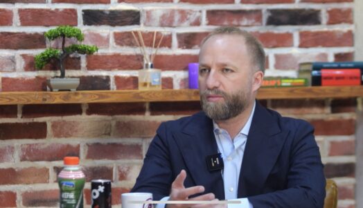 Deputeti i PDK-së tregon se si erdhi deri te zhbllokimi i seancës së Kuvendit ku u betuan deputetët