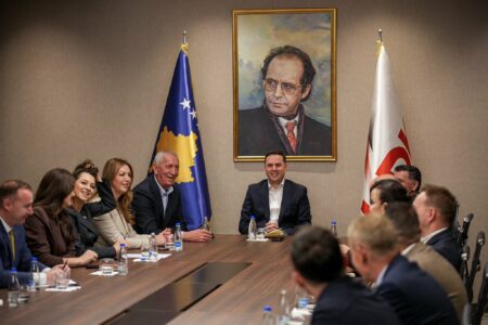 Abdixhiku ndan pamje nga takimi i parë i Grupit të ri Parlamentar të LDK’së