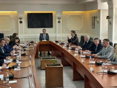 AAK pas takimit me Konjufcën: Dikush po punon që të bëhet llugë e vendit të shkojë në zgjedhje të reja