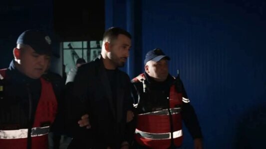 Goditi Gjestin, Policia liron Jozin