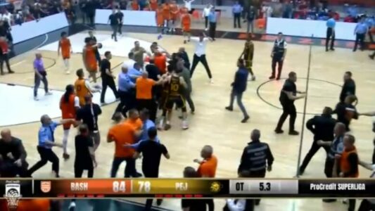 Dalin pamjet e momentit kur eskaloi situata në ndeshjen mes Bashkimit dhe Pejës