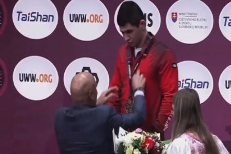 Skandaloze: Presidenti i Federatës ruse e shtyn dhe e quan tradhtar mundësin që përfaqëson Shqipërinë