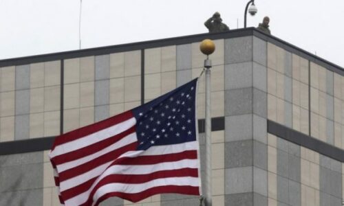Ambasada amerikane mirëpret bartjen e pushtetit në veri: Presim bashkëpunim paqësor të vazhdueshëm