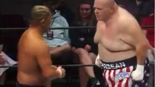 Ikona amerikane e boksit rikthehet në ring në moshën 58-vjeçare, shkakton shqetësim te fansat