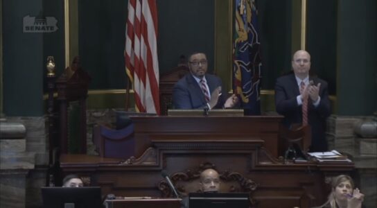 Përfaqësues të KQZ-së e shoqërisë civile priten me duartrokitje në Senatin e Pelsinvanisë