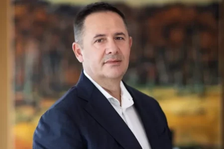 Dikur ishte refugjat, “Forbes” liston Samir Manen si miliarderin e 2356-të në botë