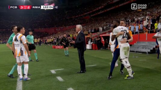 Eskalojnë Rudiger e Vinicius, nuk pajtohen me humbjen dhe tentojnë të sulmojnë gjyqtarin