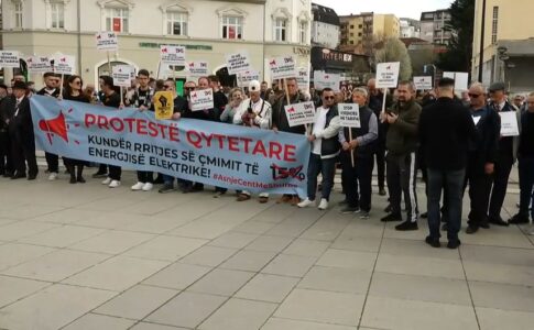 “Asnjë cent më shumë” – Nis protesta kundër shtrenjtimit të rrymës