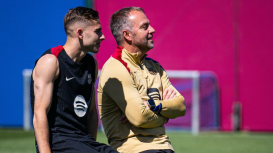 Hansi Flick i “zemëruar” me gjashtë lojtarë të tij – shkak vonesa në stërvitje