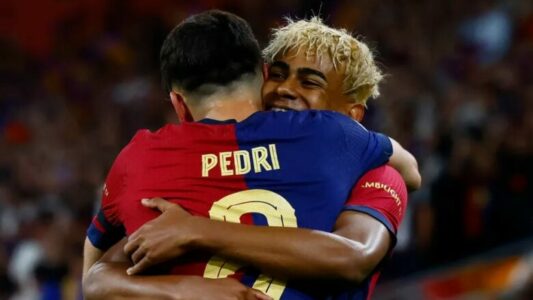 Barcelona në epërsi ndaj Real Madridit pas pjesës së parë falë super golit të Pedrit