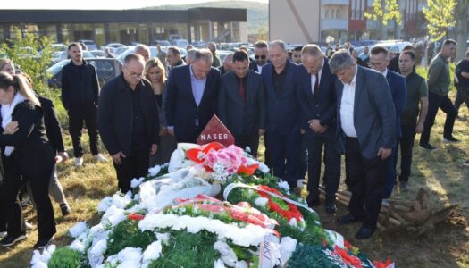 Me nderime të larta, varroset komandant “Ftyra”