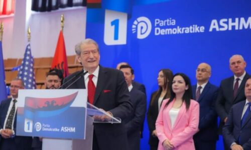 Berisha prezanton kandidatët në Elbasan, premton investime në arsim: Më 11 maj merr fund dimri 12-vjeçar