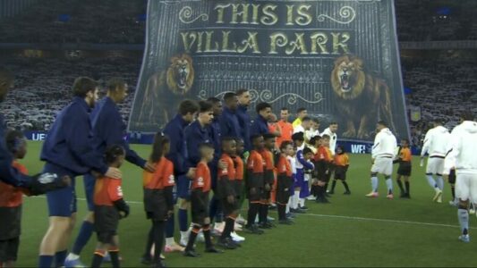 Aston Villa u turpërua në ndeshjen e Ligës së Kampionëve, lëshoi himnin e gabuar dhe i la lojtarët të befasuar