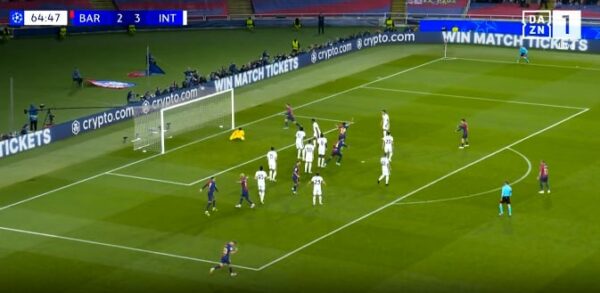 Gol pas goli, Interi me Dumfries shkojnë në epërsi e Barcelona me Raphinha barazon gjithçka