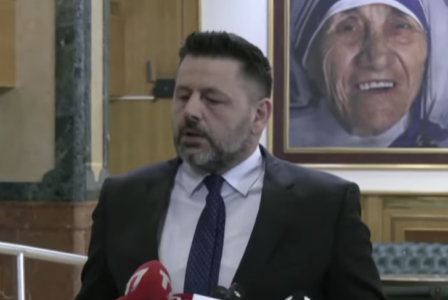 Berisha ironizon me kandidaturën e Haxhiut: Nesër Dylbere Fatimja, epizoda e 15