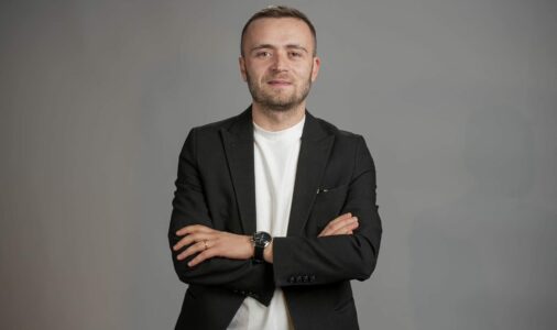 Egzon Pacolli i LDK-së: Xhelal Sveçla i ka shpenzuar 3 mijë e 300 litra naftë për 40 ditë pune, 55 mijë kilometra