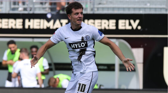 Fisnik Asllani po shkëlqen në Bundesliga 2, shënon tregolësh