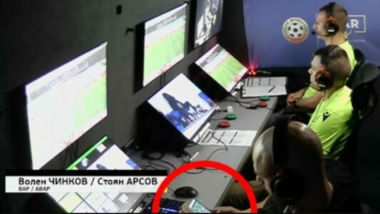 U kap duke vënë bast nga dhoma e VAR-it, pezullohet zyrtari