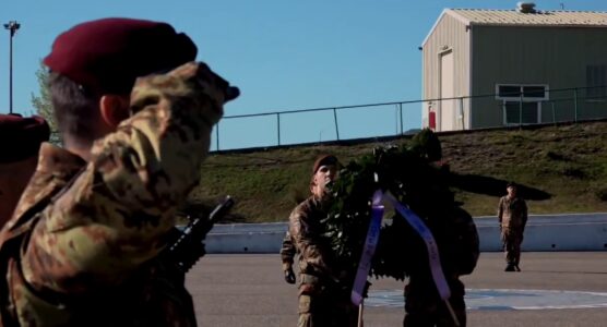 Ushtarët italianë të KFOR-it përkujtojnë trimërinë e atyre që luftuan për lirinë e shtetit të tyre