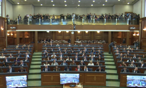 VV s’heqë dorë: Albulena Haxhiu sërish të hënën kandidate për kryetare të Kuvendit