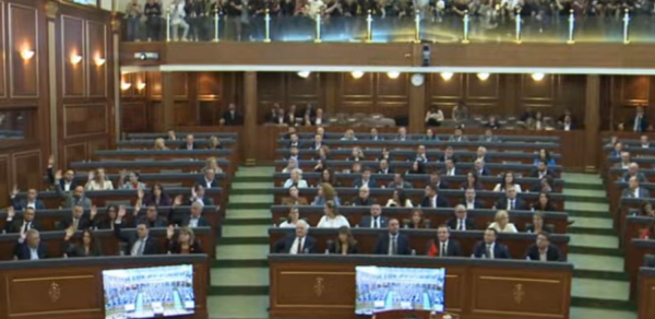 TENTATIVA E DYTË – Dështon sërish VV`ja me Albulena Haxhiun për kryetare të Kuvendit