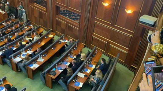 Limaj vetë i tri abstenoi për Albulena Haxhiun