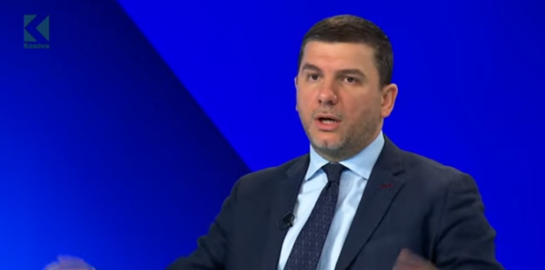 ‘Sekserët e Kurtit’ kontaktuan deputetët e PDK-së për ta votuar qeverinë, Krasniqi: Isha i bindur se dështon