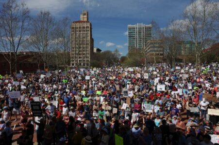 Protestuesit anti-Trump mblidhen në Uashington, qytete të tjera amerikane