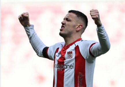 Tekniku i njohur turk kërkon sulmuesin e kombëtares