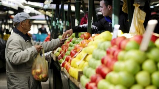 ”Çmimet janë të shtrenjta, katastrofë” – Kosovarët ankohen për çmimet e produkteve ushqimore