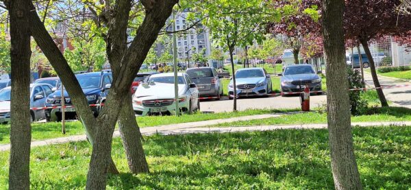 Pamje pas shpërthimit të veturës së drejtorit të QKUK’së brenda oborrit të spitalit