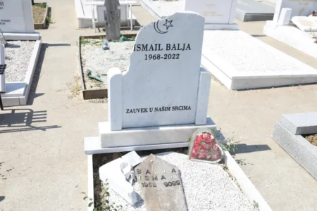 Shkatërrohen varrezat myslimane në Beograd, mbi 30 varre të dëmtuara gjatë natës